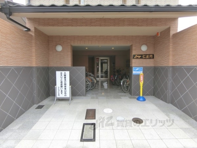 ラルゴ仁王門の外観写真