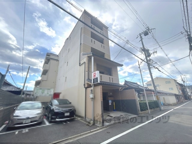 ラルゴ仁王門の外観写真