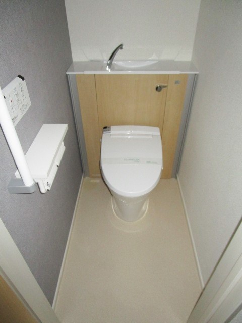 小田急小田原線 相武台前駅 徒歩14分 3階建 築8年のトイレ写真