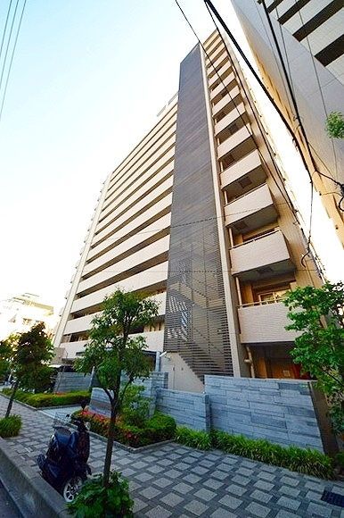 建物外観　★全６６世帯の１５階建てマンション★