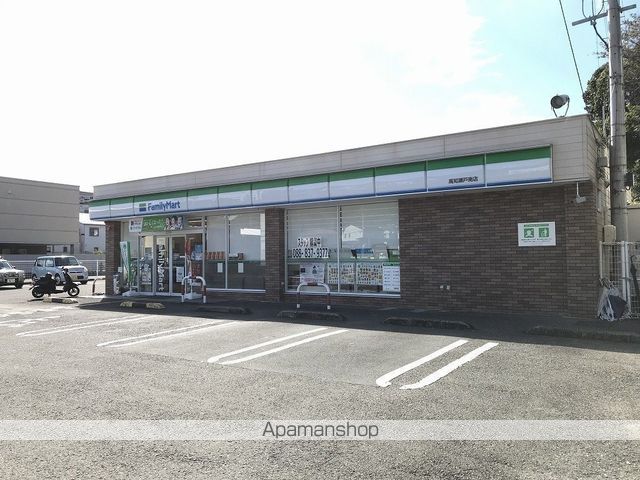 コンビニ　ファミリーマート（コンビニ）まで605m