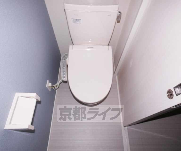 地下鉄東西線 醍醐駅 徒歩10分 2階建 築8年のトイレ写真