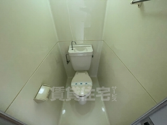 地下鉄東西線 小野駅 徒歩7分 3階建 築36年のトイレ写真