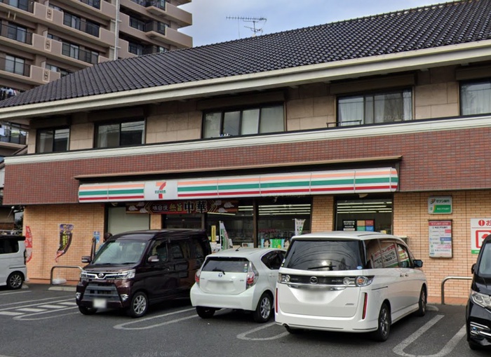 コンビニ　セブン-イレブン 春日部市粕壁東３丁目店（コンビニ）まで1000m