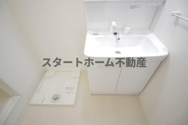 洗面設備　ゆったりとスペースのある洗面所