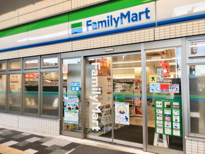コンビニ　ファミリーマート 新板橋店（コンビニ）まで382m