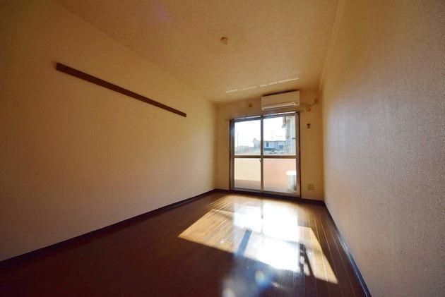 ルピナス1の居間写真