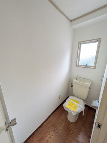 トイレ　※別号室の写真です。現況優先となります。