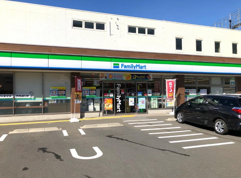 コンビニ　ファミリーマートさちが丘店（コンビニ）まで203m