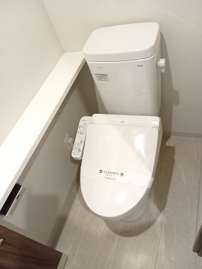 トイレ　個室トイレ　温水洗浄便座