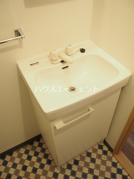 その他　このお家賃で、独立洗面台があるなんて、うれしいですね！
