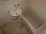 バス・シャワールーム　お風呂・トイレ別のお風呂です。窓があり換気も楽々です。