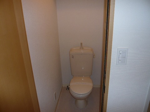 トイレ　お風呂・トイレ別のトイレです。