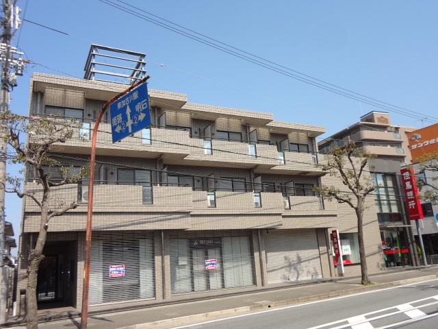 加古川市平岡町新在家のマンションの建物外観