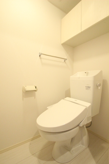 東急世田谷線 上町駅 徒歩14分 3階建 築10年のトイレ写真