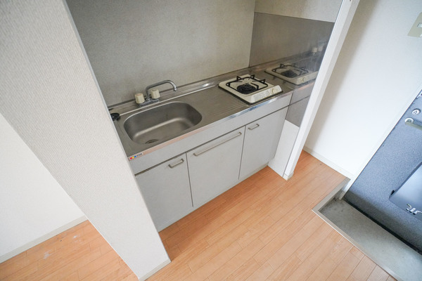 キッチン　同じ建物の別なお部屋