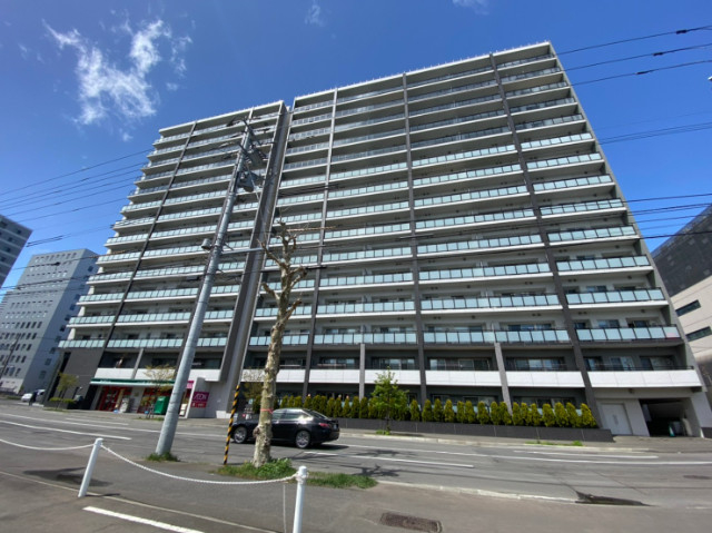 札幌市東区北六条東のマンションの建物外観