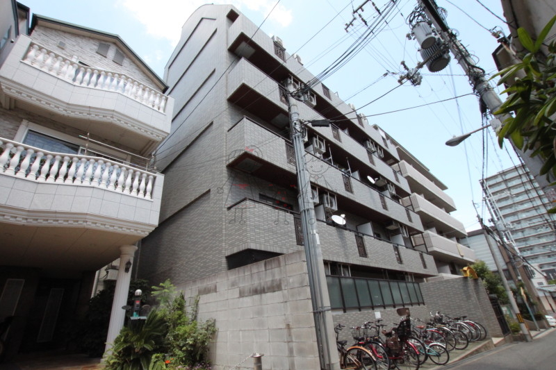 【大阪市阿倍野区阿倍野筋のマンションの建物外観】