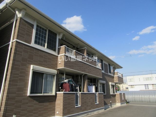 京都市伏見区下鳥羽西柳長町のアパートの建物外観