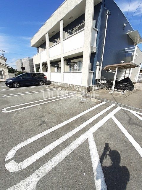 【津市久居北口町のアパートの駐車場】