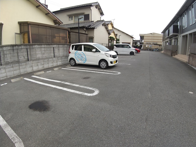 【姫路市大津区平松のアパートの駐車場】