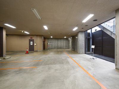 【新宿区原町のマンションの駐車場】