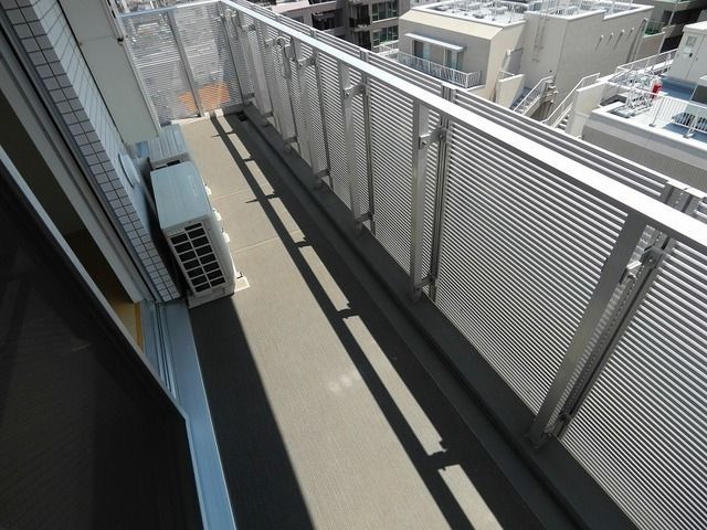 【新宿区山吹町のマンションのバルコニー】