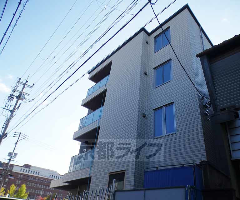 【京都市中京区西ノ京小倉町のマンションの建物外観】