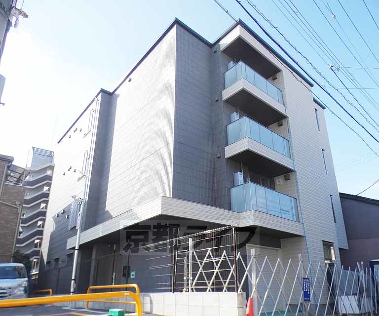 京都市中京区西ノ京小倉町のマンションの建物外観