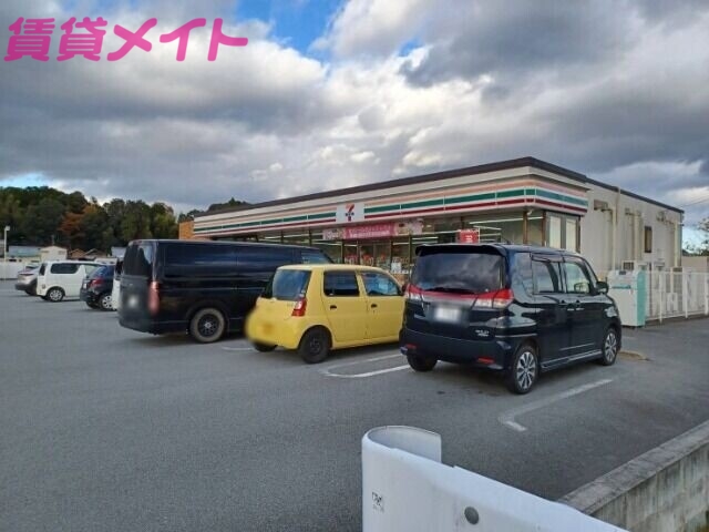 コンビニ　セブンイレブン津市白山町店（コンビニ）まで3012m