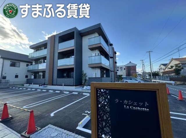 【西尾市寄住町のアパートの建物外観】