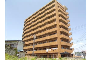 郡山市赤木町のマンションの建物外観