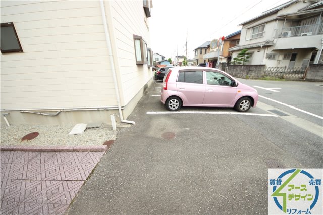 【ロ―レルハイツIの駐車場】