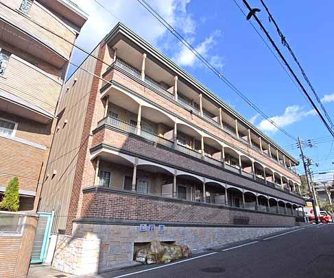 京都市東山区妙法院前側町のマンションの建物外観