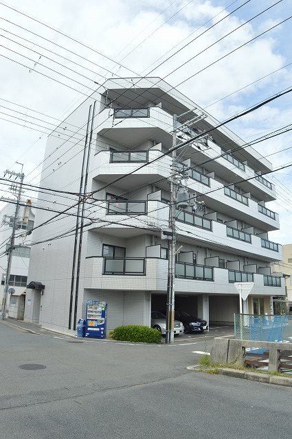 京都市右京区西院安塚町のマンションの建物外観