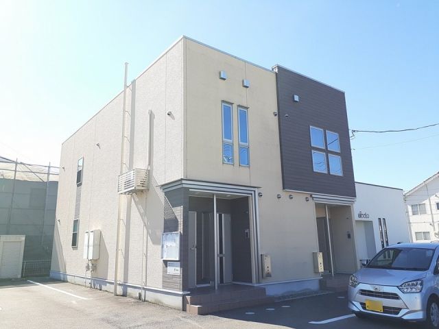 小松市吉竹町のアパートの建物外観