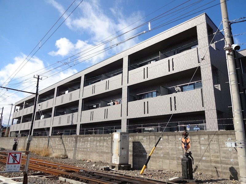 松本市大字新村のマンションの建物外観