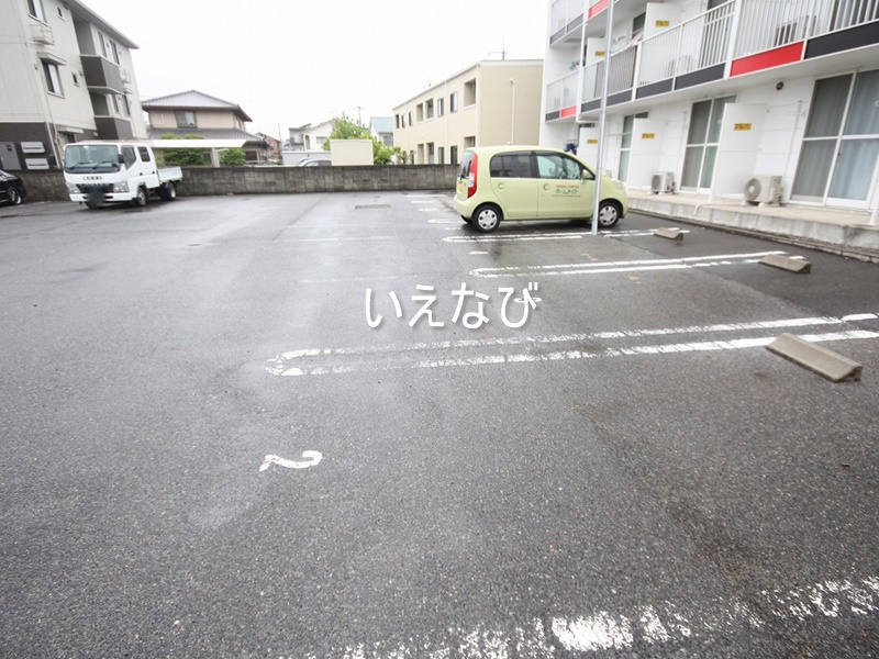 【岡山市南区浜野のアパートの駐車場】