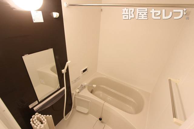 バス・シャワールーム　３０２号室の写真になります。