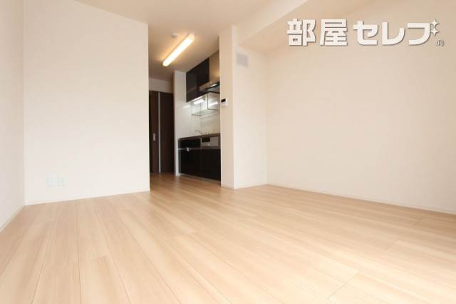 居室・リビング　３０２号室の写真になります。