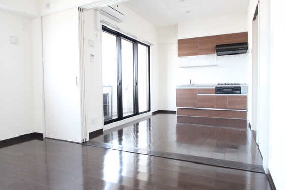 居室・リビング　※他号室の写真です。