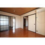 居室・リビング　（内装写真は全て２０２号室です）