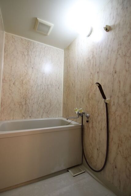 バス・シャワールーム　※別部屋の参考写真の為、原状優先です。