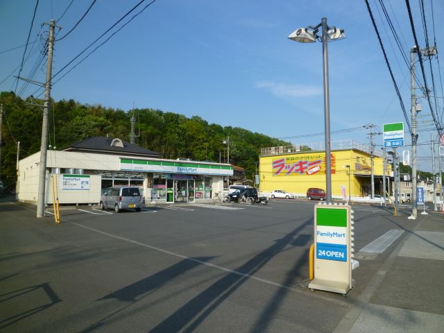 コンビニ　ファミリーマート（コンビニ）まで630m