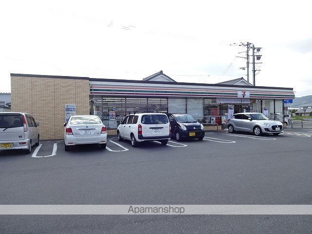 コンビニ　セブンイレブン（コンビニ）まで621m