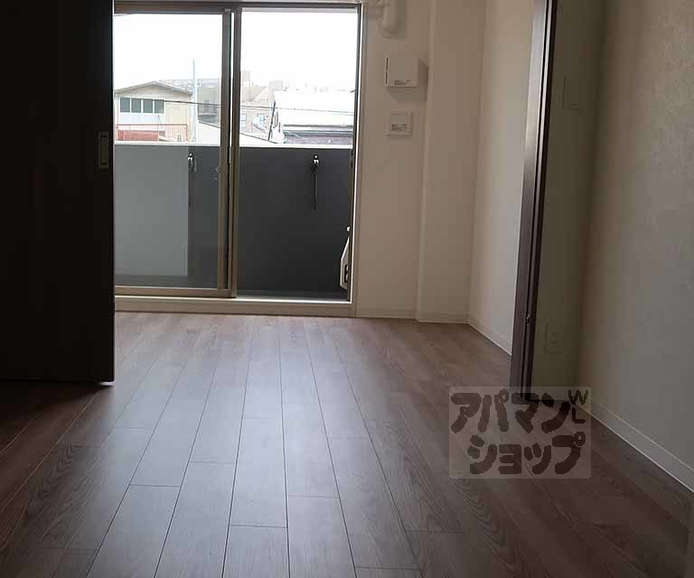 プレサンス十条凛華の居間写真