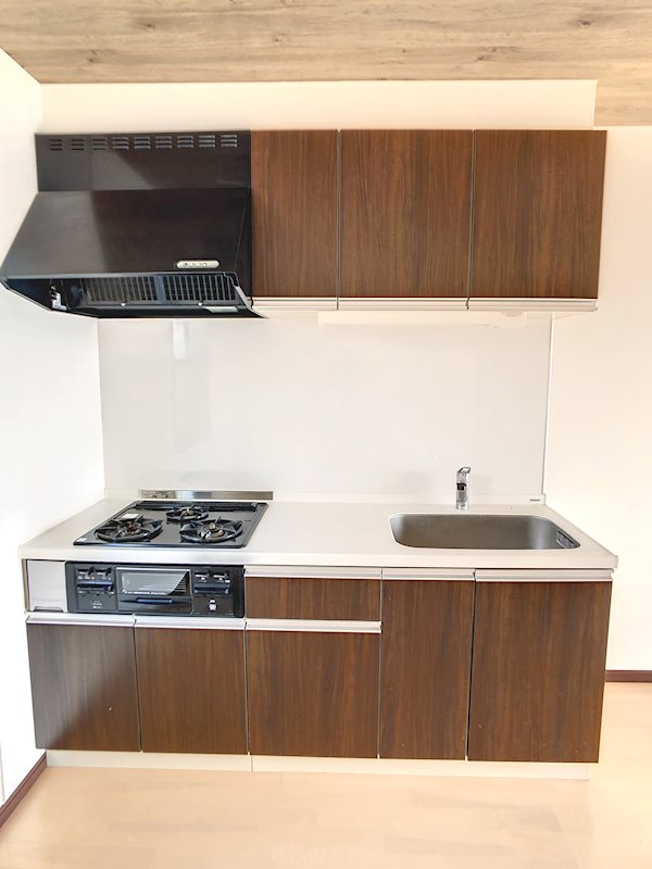 キッチン　システムキッチンでコンロ付です。