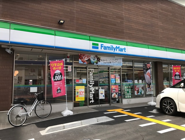 コンビニ　ファミリーマート城東今福東店（コンビニ）まで737m