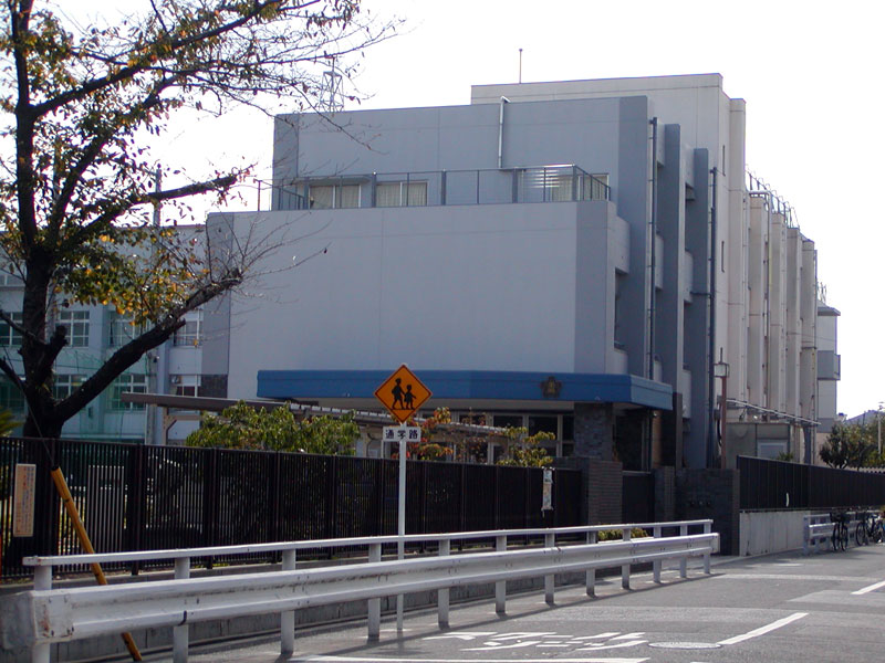小学校　大阪市立玉出小学校（小学校）まで573m