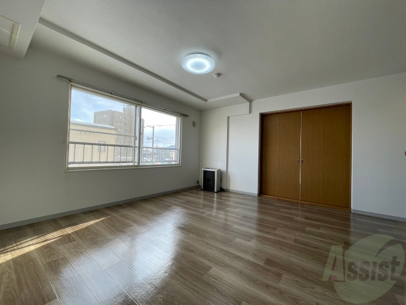 居室・リビング　広くてキレイなお部屋が広がっていて、充実した生活が送れそう。